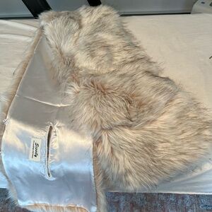 ❄️WEDDING stole. Classy faux fur stole 10x60”